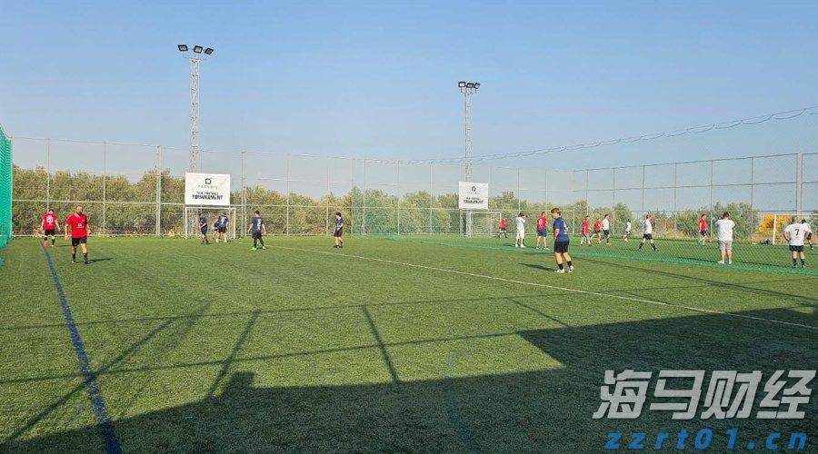 日本央行维持利率不变，但通胀预测超预期，或暗示加息可能性